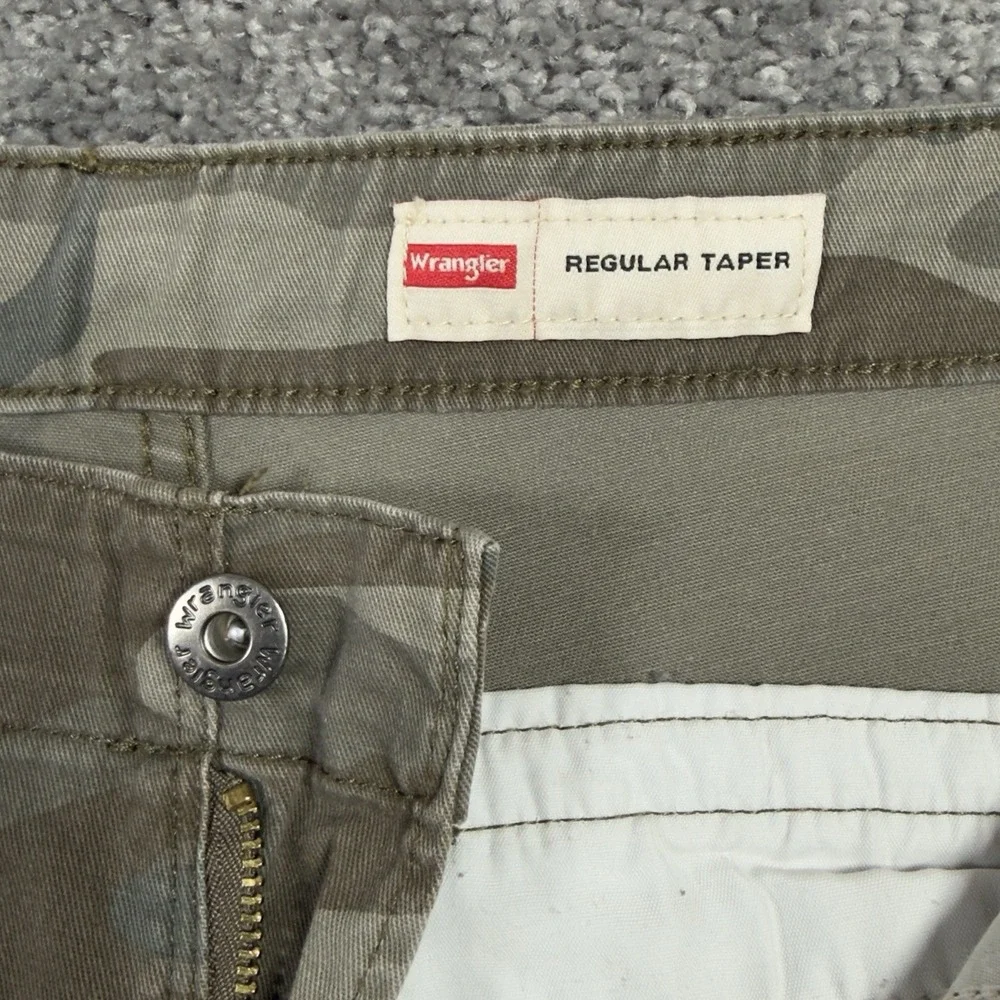 Wrangler Men's Camo Cargo Pants GreenRegular Taper Leg Size 30x30 **READ**